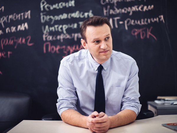 После массовых обысков в штабах Навальный покинул Россию