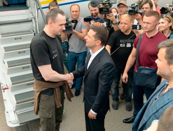 Киев торжественно встретил вернувшихся из РФ заключенных. Список всех освобожденных попал в СМИ
