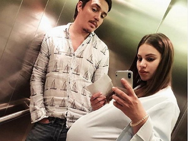"Это угроза здоровью ребёнку": беременная звезда "Дома-2" ужаснула Сеть фото отекших ног