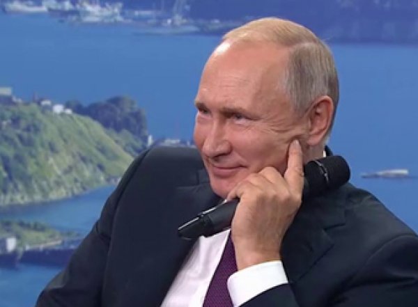 "Все забрал и дело с концом": Путин назвал Сталина "папашей"