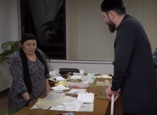 В Чечне задержанных колдунов заставили публично каяться по местному телевидению