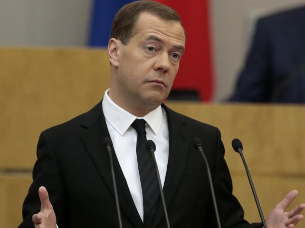 СМИ: Медведев занимается производством самогона