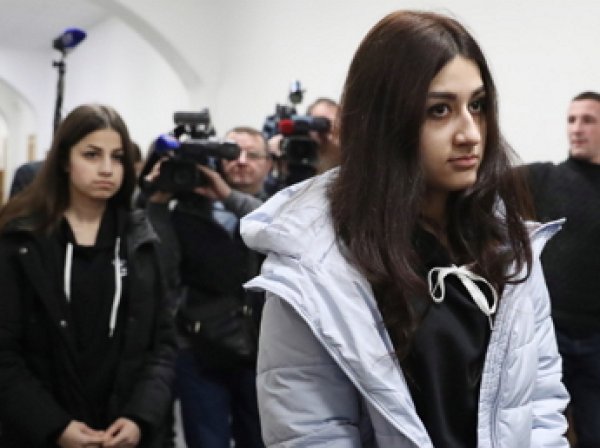 "Бить буду за все, убивать буду": переписка одной из сестер Хачатурян с отцом попала в Сеть