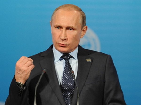 Путин поднял зарплату себе, Медведеву и главным силовикам