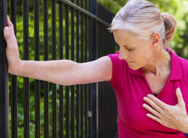 Врачи назвали три смертельно опасные причины сердечных приступов у женщин