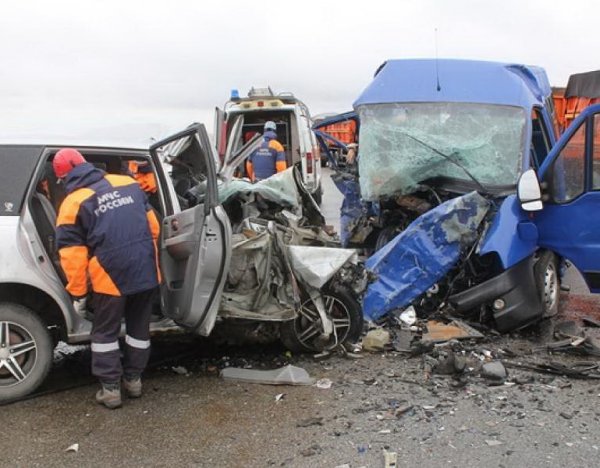 На Алтае столкнулись два микроавтобуса: 8 погибших