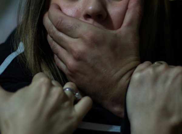 В Брянске родители и двое их приятелей изнасиловали малолетнюю дочь