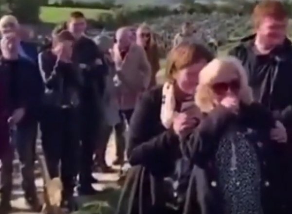 На похоронах в Ирландии покойник рассмешил скорбящих гостей