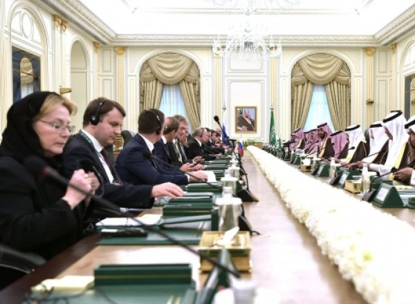 СМИ рассказали, как министр Скворцова и чиновники РФ лебезили перед арабскими шейхами (ФОТО)