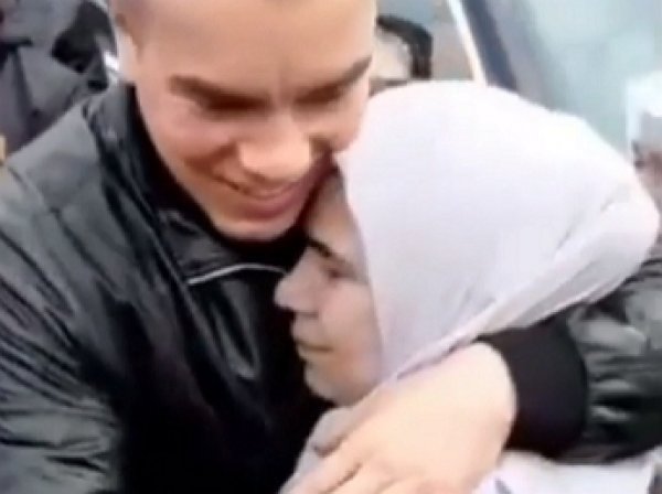 Возвращение домой с помпой вора в законе Шалинского после 10 лет тюрьмы попало на видео