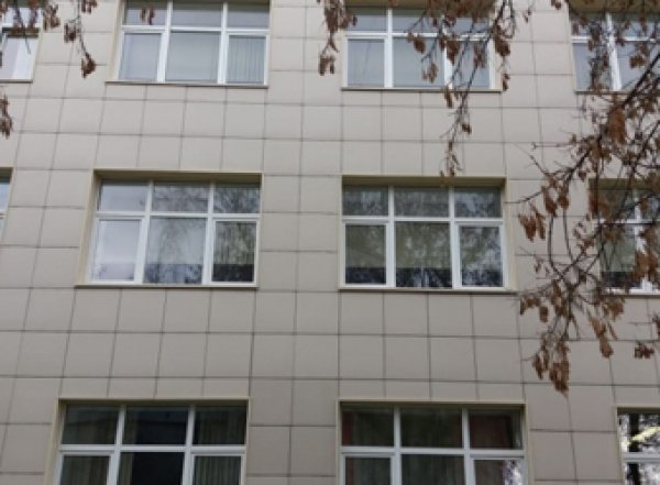 В Екатеринбурге роженица разбилась насмерть, выпав из окна роддома