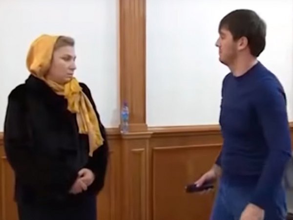 Ударивший женщину электрошокером бывший вице-премьер Чечни Ислам Кадыров попал на видео