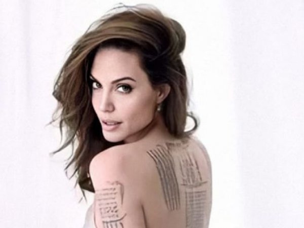 Анджелина Джоли полностью разделась ради обложки