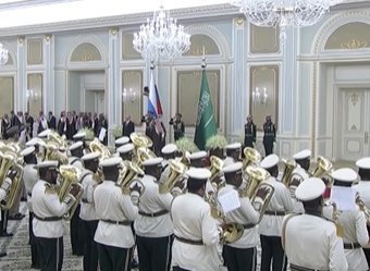 Сеть высмеяла саудитов, исполнивших российский гимн для Путина