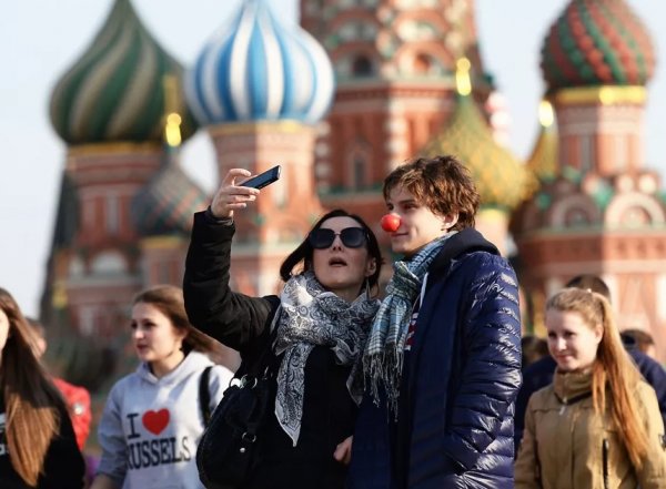 "Это рекорд за 10 лет": 53% молодых россиян  хотели бы уехать из страны