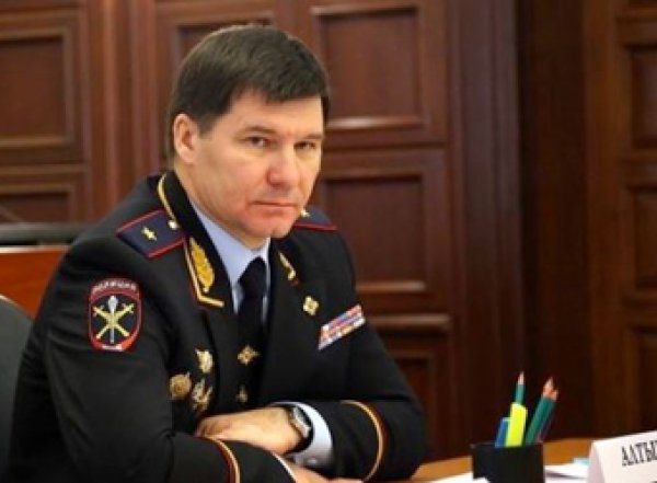 Путин уволил начальника Тюменского УМВД, сотрудники которого взяли банду ФСБ, и еще 10 генералов