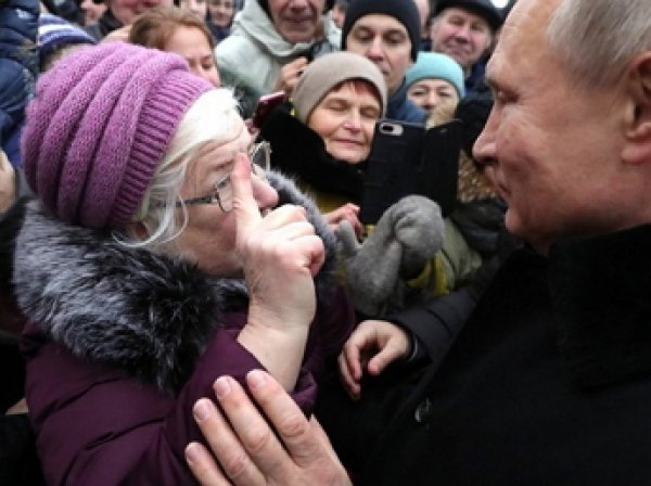 Разрыдавшаяся визгливая пенсионерка вымолила у Путина помощь (ВИДЕО)