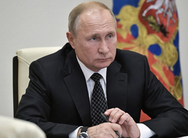 "Надо смотреть, что происходит в жизни": Путин отчитал главу Минобрнауки Котюкова