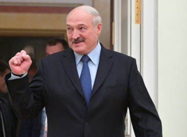 "Лежит уже четвертые сутки": СМИ сообщили о тяжелой болезни Лукашенко