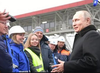 Путин открыл трассу М-11, спустившись с небес (ВИДЕО)