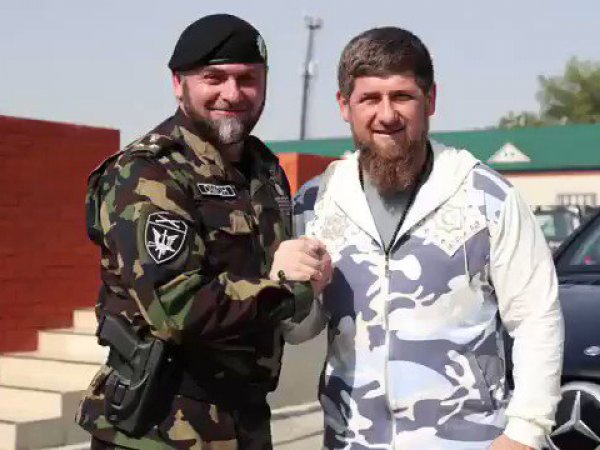 Глава чеченского отдела полиции рассказал в Сети о пользе запугивания пистолетом