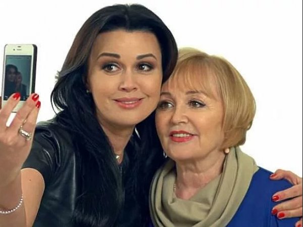 СМИ: мать Заворотнюк могут арестовать