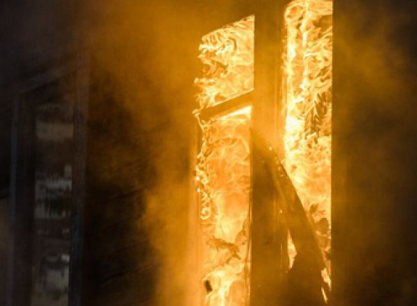 Взрыв и пожар в многоэтажке в Москве: есть пострадавшие (ВИДЕО)