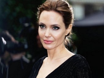 Анджелина Джоли снялась топлес для обложки модного журнала (ФОТО)
