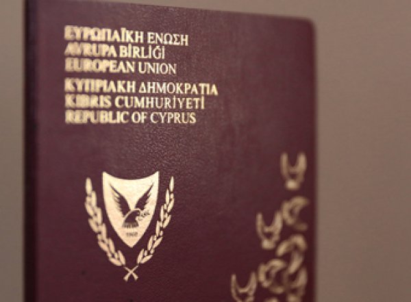 Власти Кипра отобрали "золотые паспорта" у девяти россиян