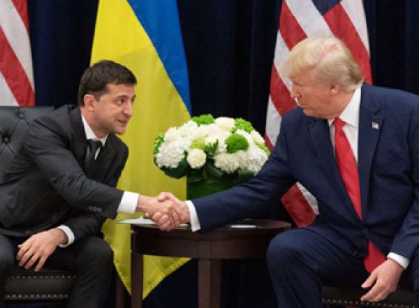 США заблокировали помощь Украине сразу после разговора Трампа с Зеленнским