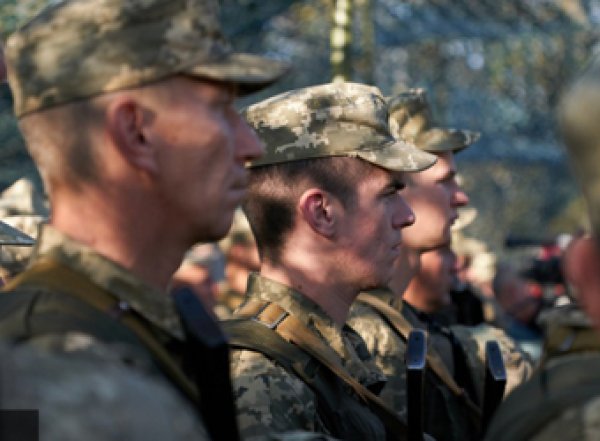 "Что за кошмар?!": украинский военный шокировал Сеть, показав, чем кормят в ВСУ (ФОТО)