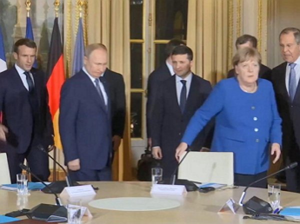 "А вас, Штирлиц, я попрошу остаться": Парижский саммит начался с конфуза Зеленского перед Путиным