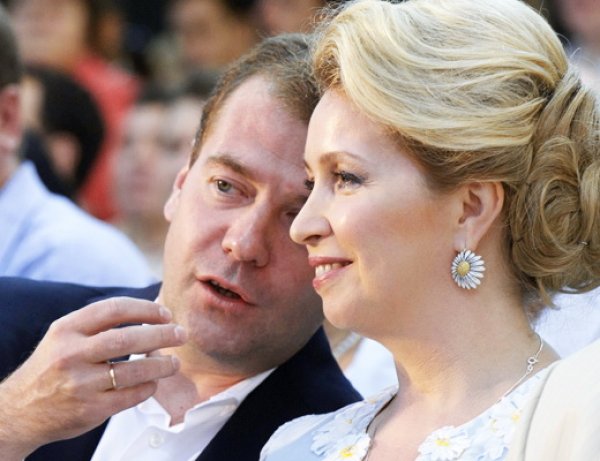 Стала известна реакция Медведева на расследования ФБК о его жене