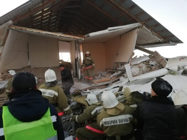 В Казахстане разбился самолет: 14 погибших
