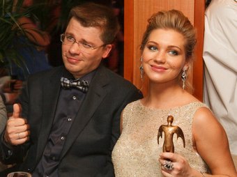 Блондинка, секси, бюст 3-го размера: Харламова поймали за поиском любовницы после секс-скандала с Асмус