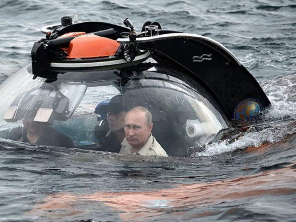На дне Балтийского моря перед погружением Путина обнаружили минное поле