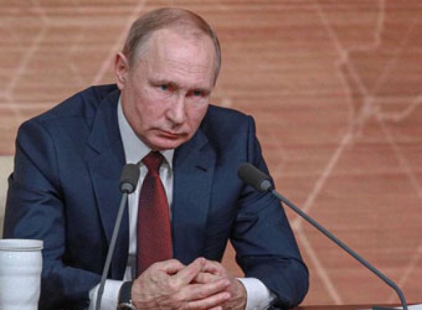 Путин поручил ужесточить наказание за оскорбления