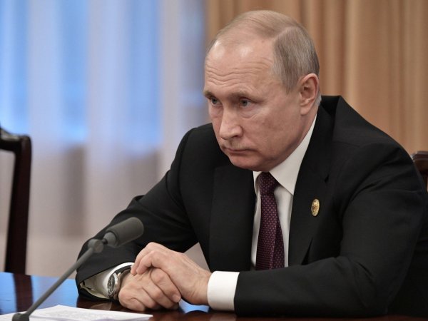 "Путь к нестабильности": Путин трижды обещал не менять Конституцию — СМИ