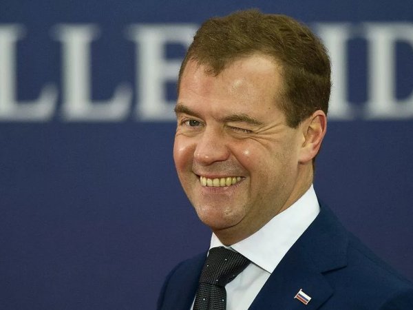 "Не знал до последнего": выяснились обстоятельства отставки Медведева
