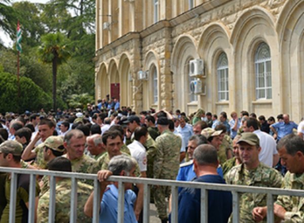 В Абхазии заявили о попытке государственного переворота (ВИДЕО)