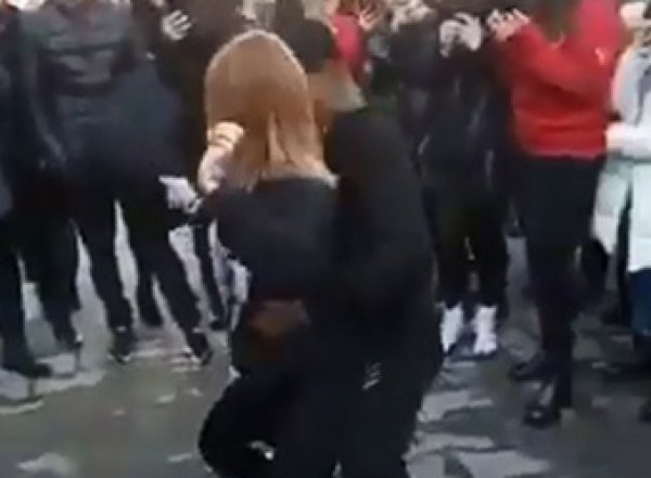 Во Владикавказе иностранцу пришлось извиняться за "грязные танцы" с девушкой (ВИДЕО)