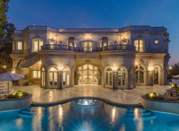 Олигарх из России купил самый «безобразный» дом в США за $19 млн