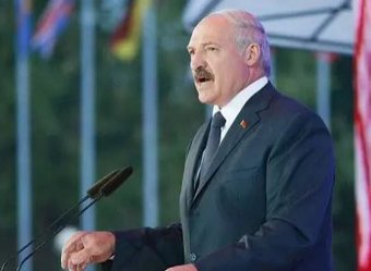 Поставили раком: Лукашенко шокировал СМИ громким заявлением про отношения Минска и Москвы (ВИДЕО)