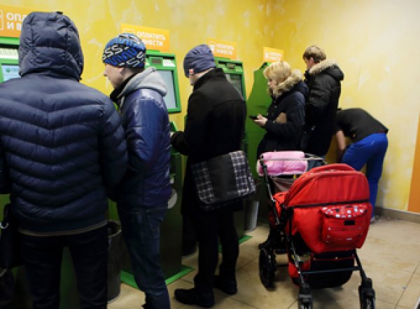 Сбербанк: из-за панического фейка россияне сняли с карт 250 млрд рублей за полдня