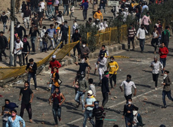 В межрелигиозных столкновениях в Индии погибли 30 человек, сотни ранены (ФОТО, ВИДЕО)