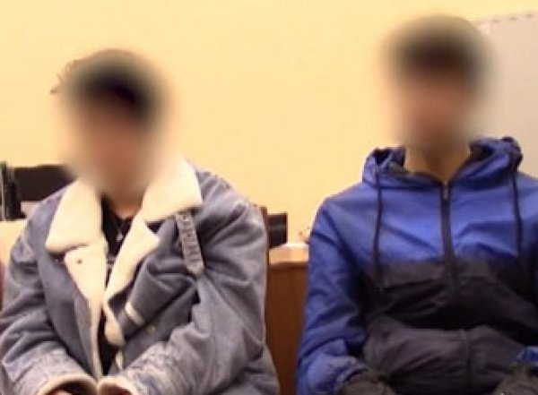 ФСБ задержала двух подростков, готовивших массовое убийство в Саратове (ВИДЕО)