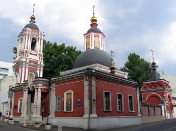 Мужчина с ножом напал на прихожан Храма Святителя Николая в Москве: двое раненых
