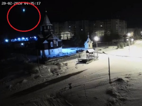 В Карелии засняли на видео падающий метеорит