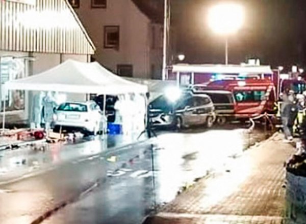 В карнавал в Германии въехал Mercedes: 30 пострадавших (ФОТО, ВИДЕО)
