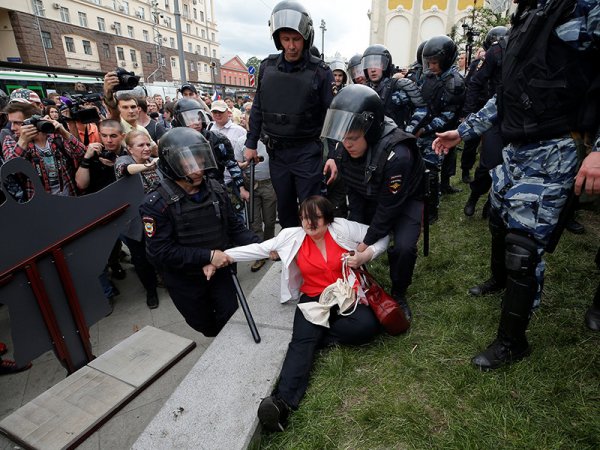 СМИ рассказали о наказаниях росгвардейцев, избивавших людей на акциях протеста в Москве